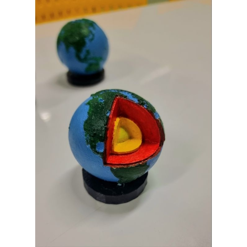 แบบจำลองโครงสร้างโลก ขนาดเส้นผ่านศูนย์กลาง 6.6 cm หรือถ้าอยากได้ขนาดใหญ่กว่านี้สามารถสั่งทำได้ติดต่อที่ห้องแชทได้ครับ