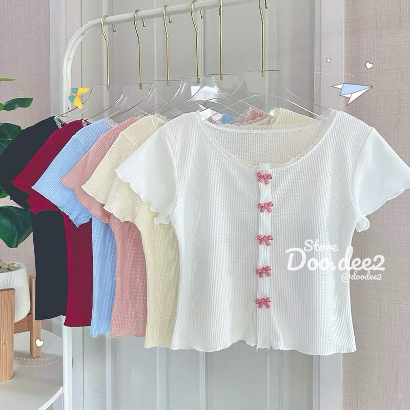 ♦️DOODEE2♦️เสื้อแขนสั้นคอลูกไม้ กระดุมโบว์ (กระดุมแกะได้)