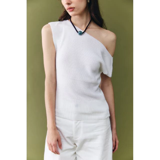 STUDIO UNKNOWN - Nash Knit Top เสื้อนิตตัดต่อเทคนิคการทอลายดีไซน์ปลายรุ่ย