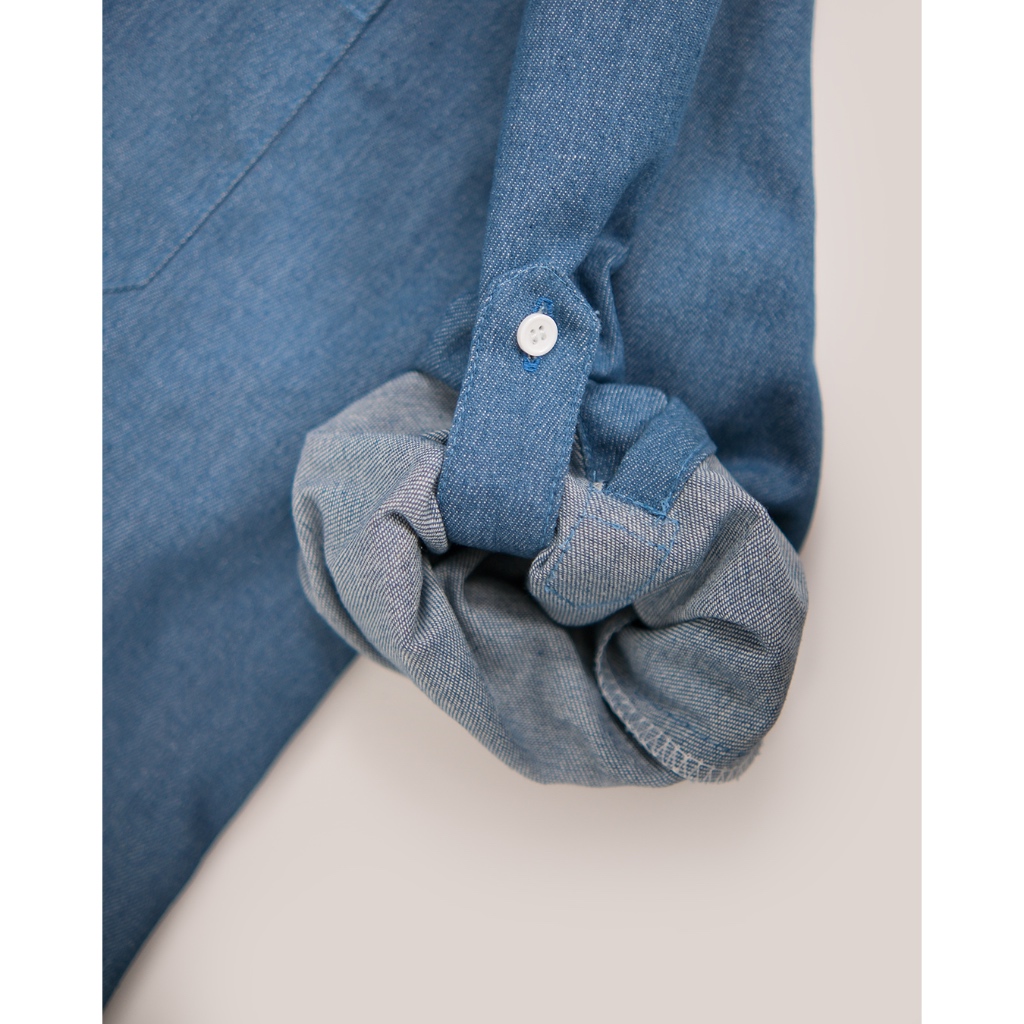 Denim Wide Shirt in Blue | เสื้อเชิ้ตทรงหลวม ผ้าเดนิม สีน้ำเงิน - รูปที่ 7