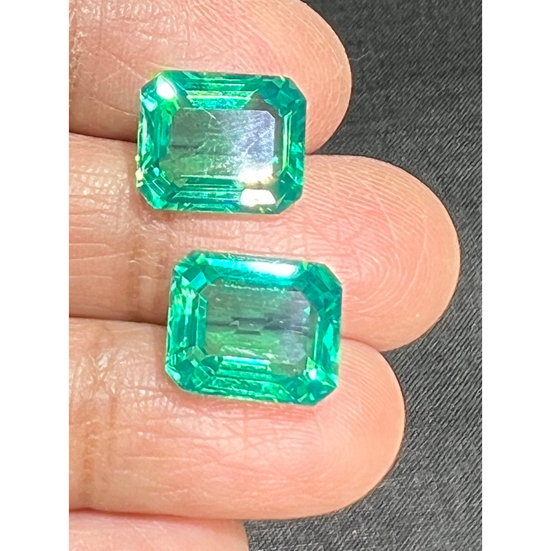 โคลัมเบีย LAB columbia Green Emerald Lab emerald 24 carats 2 pieces sizes 12x16mm
