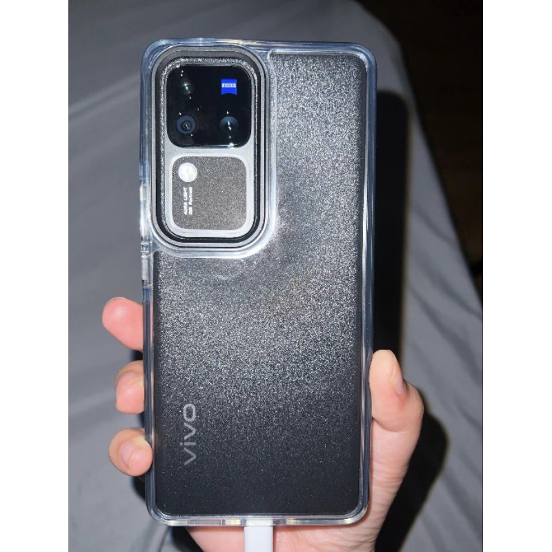 Vivo v30 pro 512G มือสองใช้ไปสามเดือน ใหม่มาก ผ่อนได้ มีแค่ตัวเครื่องกับสายชาร์จ