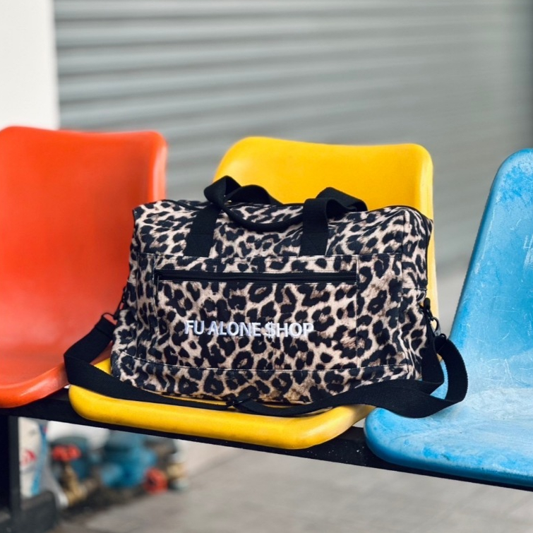 กระเป๋าเดินทาง ผ้าลูกฟูกพิมพ์ลายเสือ งานปัก FU ALONE SHOP ผ้าข้างในเย็บซับด้วยผ้าแคนวาส ของมีน้อย!!