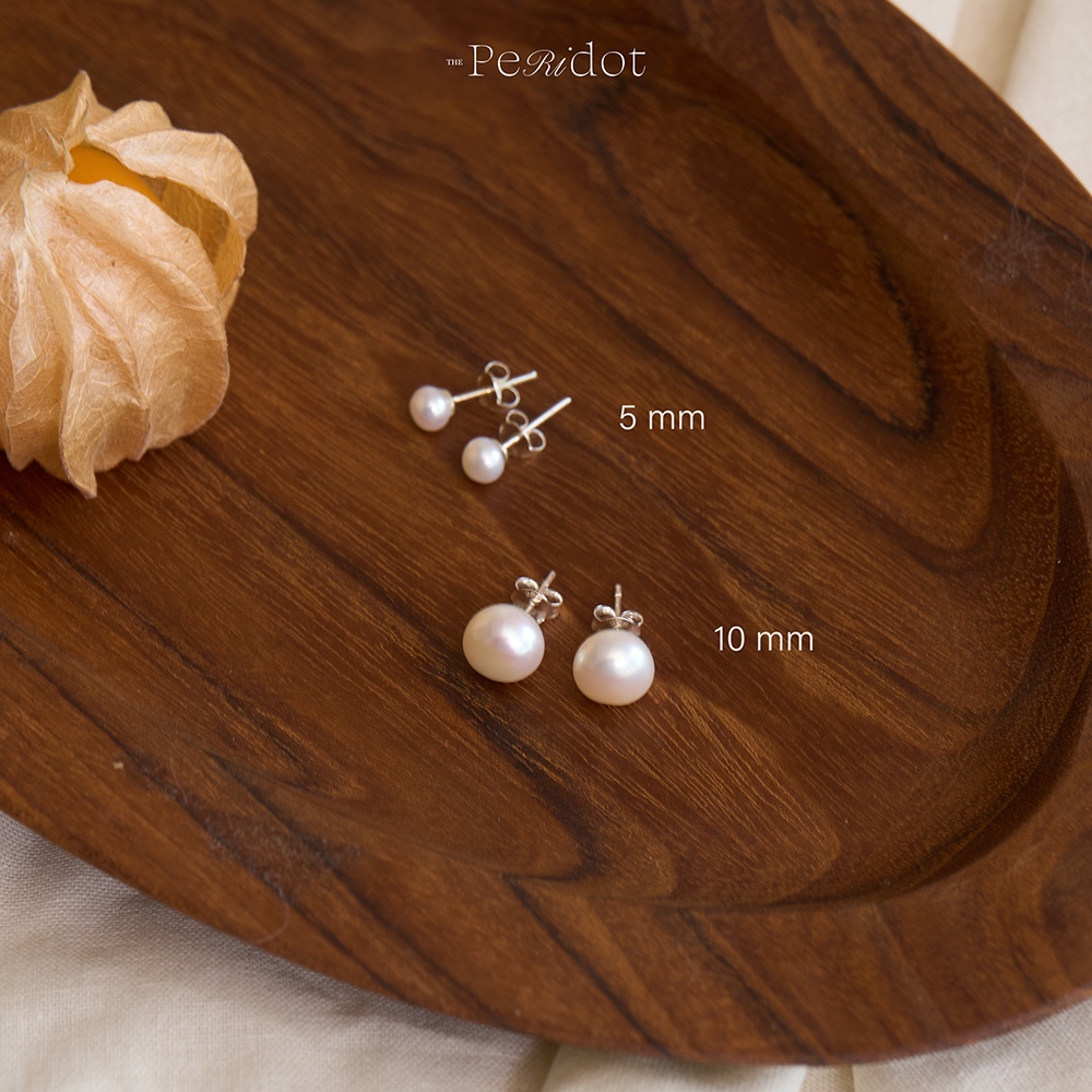Pearl dot earrings - ต่างหูมุกแท้ มีเสน่ห์ ความสมดุลย์ทางอารมณ์