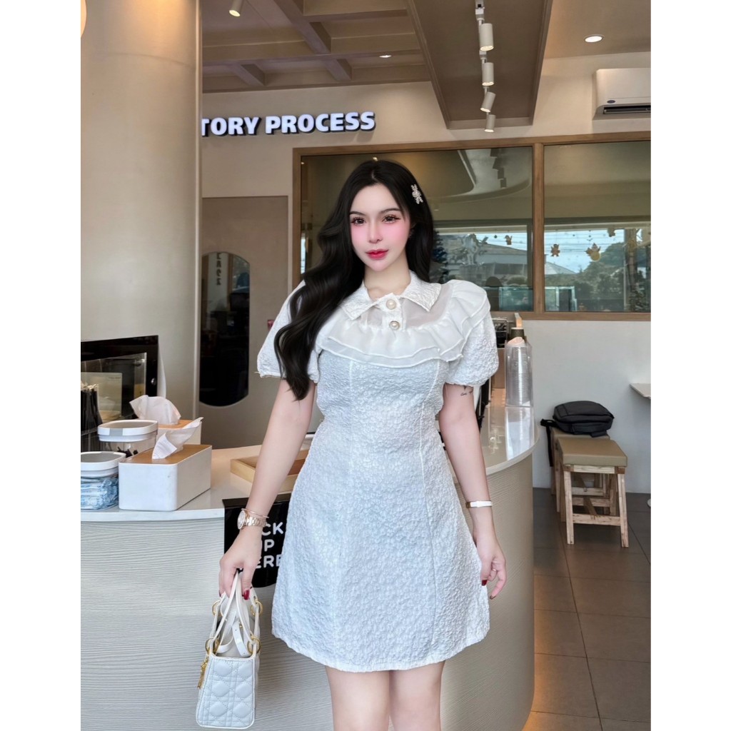 สินค้าพร้อมส่ง เดรสแขนตุ๊กตาคอปกกระดุมมุกแต่งระบายอกพร้อมสายผูก  A1969