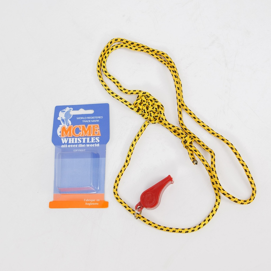 สายนกหวีดสีเหลืองดำพร้อมนกหวีด ใช้ในกิจกรรมต่างๆ เป่าปี๊ดลูกเสือวิ่งเข้าแถวอย่างไว ราคาคุ้มเกินคุ้ม