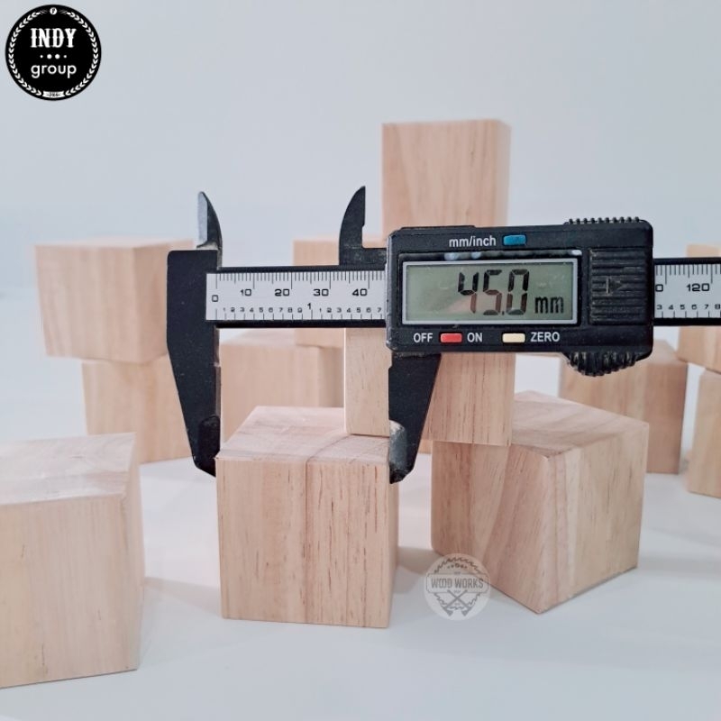 ไม้เต๋า ลูกเต๋าไม้ เต๋าไม้ยาง ขนาด 4.5×4.5 cm แพ็ค 10 อัน