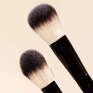 HOURGLASS แปรงแต่งหน้า VEIL POWDER BRUSH / AMBIENT LIGHTING EDIT BRUSH
