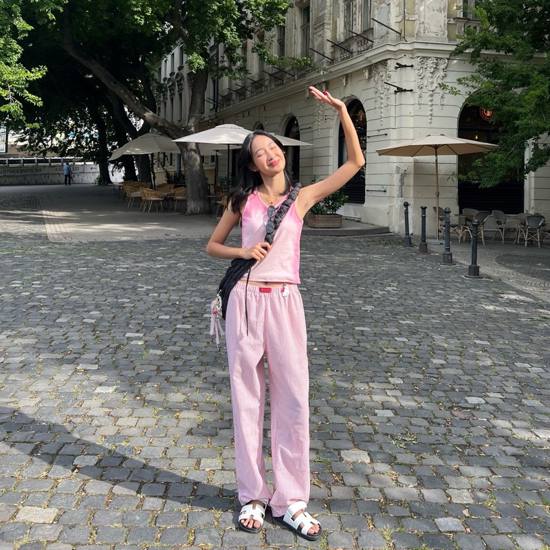 ส่งต่อ sanfran striped pants จากร้าน@Flore.apparels *มีตำหนิเป็นขนเล็กๆ(มองไกลๆไม่เห็น)