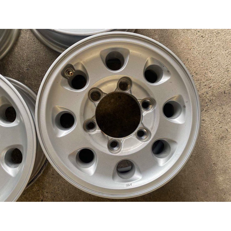 ล้อแม็กมือสองราคาต่อวงแยกขายขั้นต่ำ2วง มือ2 แม็กเดิมติดรถNLR130 ISUZUELF ขอบ15