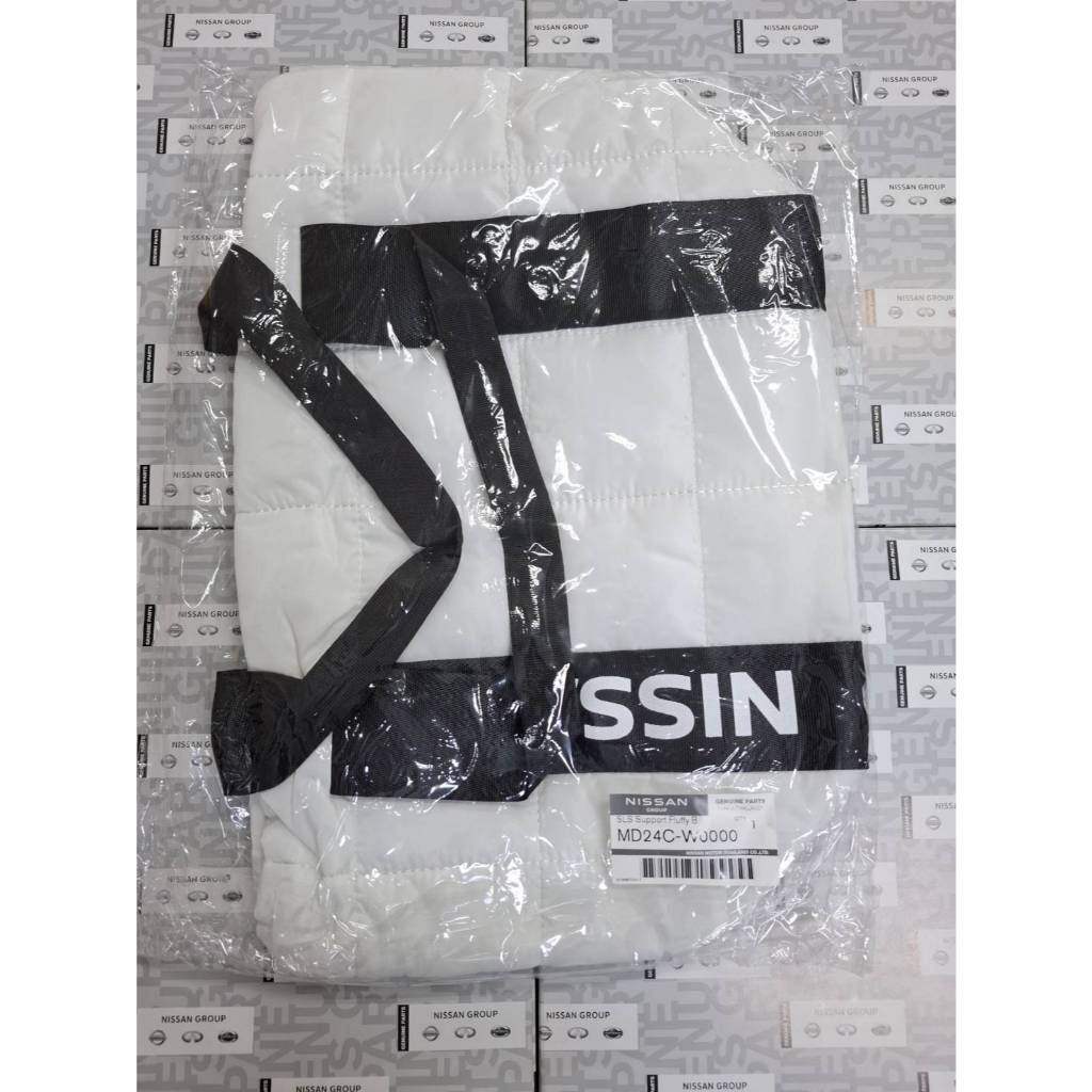 กระเป๋าผ้าไนล่อน NISSAN MD24C-W0000สูง 17 ซม. กว้าง 10 ซม. ยาว 30 ซม.