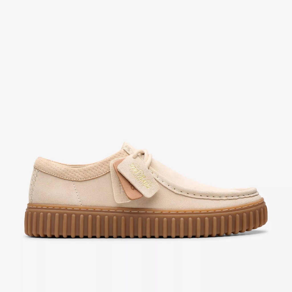Clarks รุ่น TORHILL LO สี ECRU SUEDE รองเท้าผ้าใบผู้ชาย รองเท้า SNEAKER (รองเท้าสนีกเกอร์) หนังกลับ คุณภาพดี ใส่สบาย