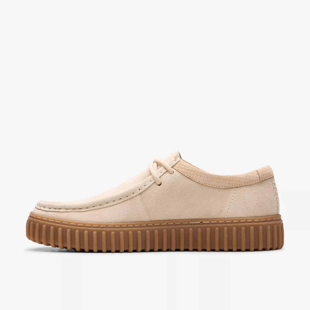 Clarks รุ่น TORHILL LO สี ECRU SUEDE รองเท้าผ้าใบผู้ชาย รองเท้า SNEAKER (รองเท้าสนีกเกอร์) หนังกลับ คุณภาพดี ใส่สบาย