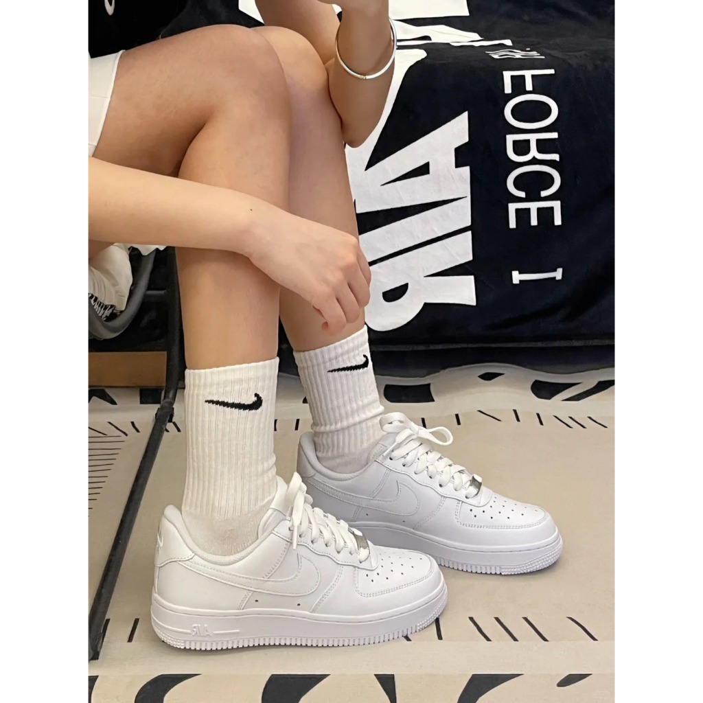 ✅ของแท้ 100% AIR FORCE LOW classic pure white รองเท้าผ้าใบหุ้มข้อต่ำสำหรับผู้ชายและผู้หญิง
