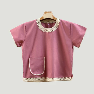 เสื้อผู้หญิงผ้าฝ้ายคอกลมซอมพอแขนสั้น มินิมอลน่ารักสวมใส่ง่ายๆใส่เที่ยวเล่นชิลชิล กินกาแฟถ่ายรูปสวยๆงานถักสุดเจ๋ง
