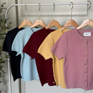 [ป้าย One K] เสื้อไหมพรมแขนสั้นทรงคอกลมกระดุมทองให้ฟีลคุณหนูสุดสุดน่ารักทุกสีเลยค่ะ