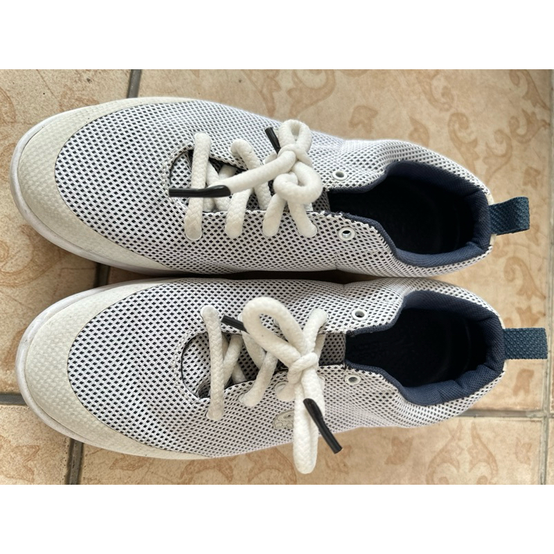 รองเท้าผ้าใบ  lacoste  มือสอง