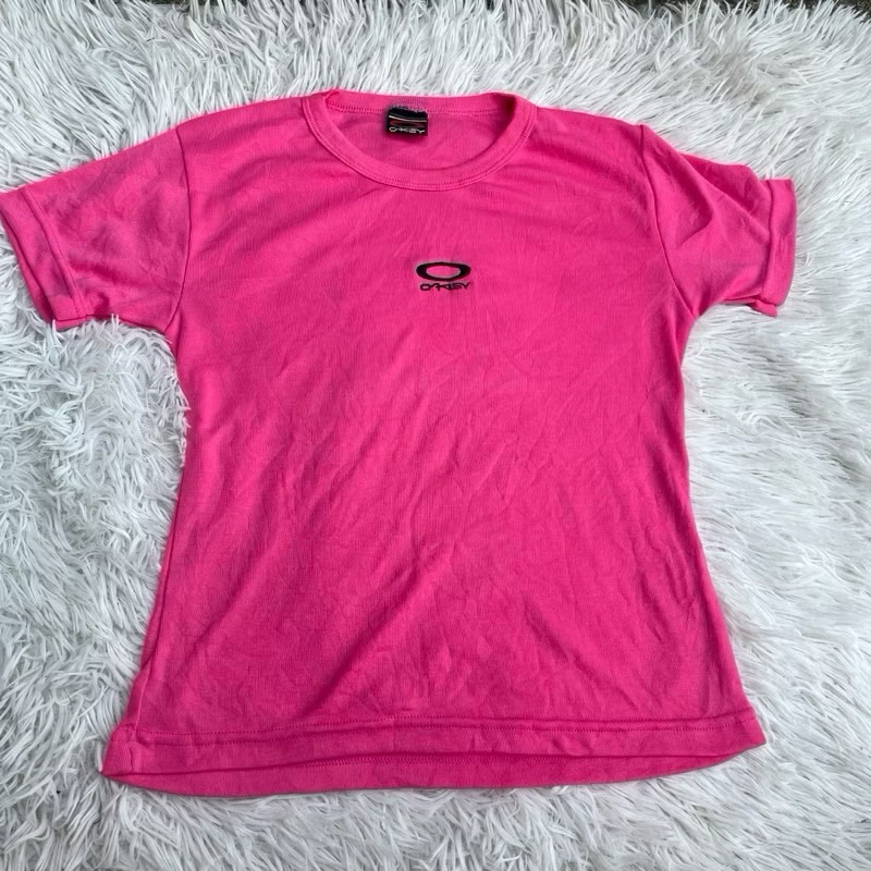 เสื้อยืดสีบาร์บี้ oakley ของแท้10000%