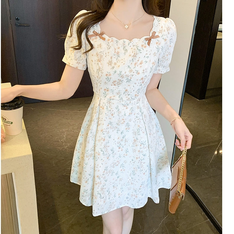 【✨S-5XL✨】💥สินค้าพร้อมจัดส่ง💥เดรสกระโปรง สาวหวาน สไตล์เกาหลี คอเหลี่ยม แขนตุ๊กตา เดรสเข้ารูป ออกเดท ดีเทลลายดอกไม้น่ารัก