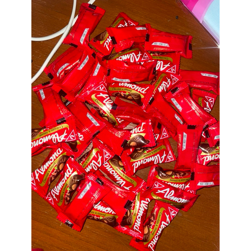 chocolate United almond ยกถุง