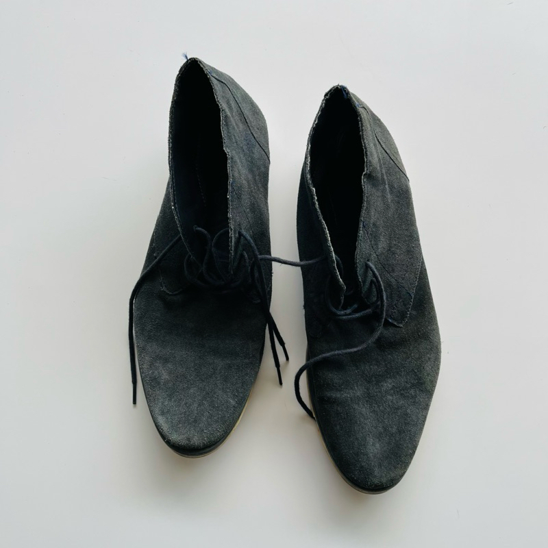 รองเท้าชายหนังแท้มือสอง สภาพดีตำหนิพื้นหลุดเล็กๆตามภาพ เบอร์10US 43 EUR 27.8เซนติเมตร ราคา 99