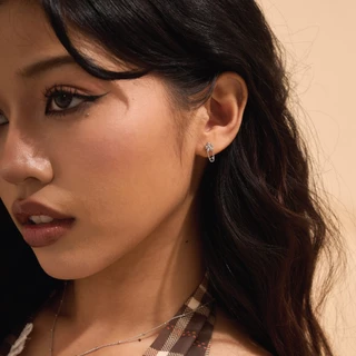 earika.earrings - primrose clip stud ต่างหูรูปคลิปดอกไม้วัสดุสแตนเลส (stainless steel) ใส่อาบน้ำได้ เหมาะสำหรับคนแพ้ง่าย