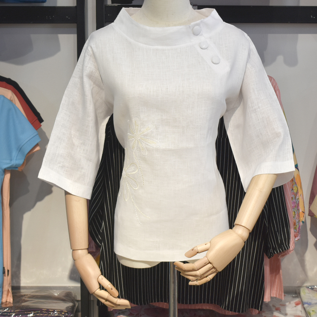 เสื้อลินิน คอจีน กระดุมปาด ปักลายดอกไม้ สีขาว แบรนด์ seven ผ้าลินินแท้ 100% ทรงสวย สวนใส่สบาย