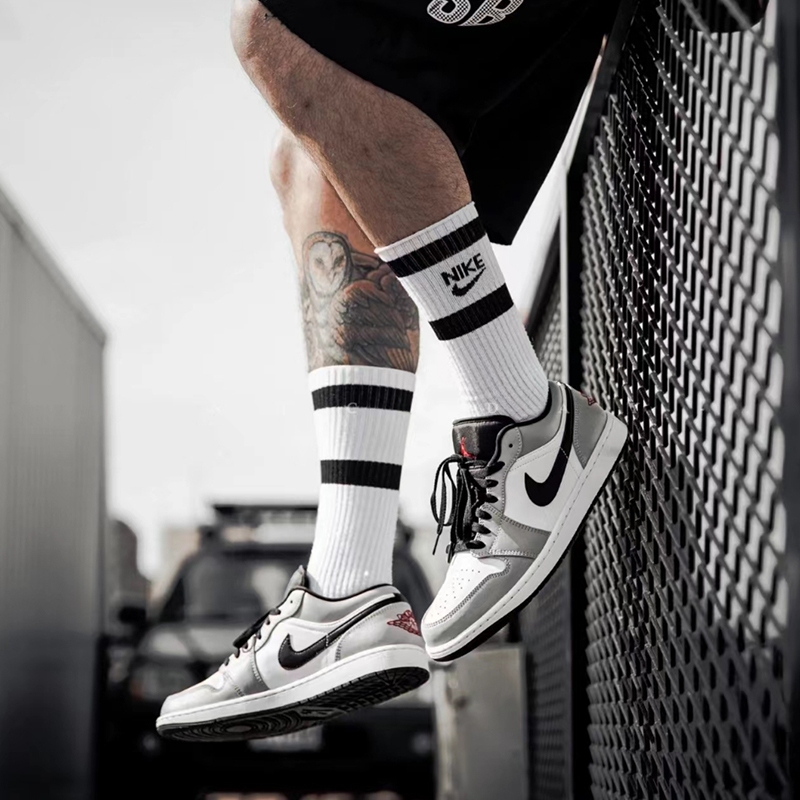 [รูปแบบใหม่]🚚รองเท้าผ้าใบ Air Jordan 1 Low Smoke Grey/BlackToe/Panda /Air Force 1 07 CW2288-111