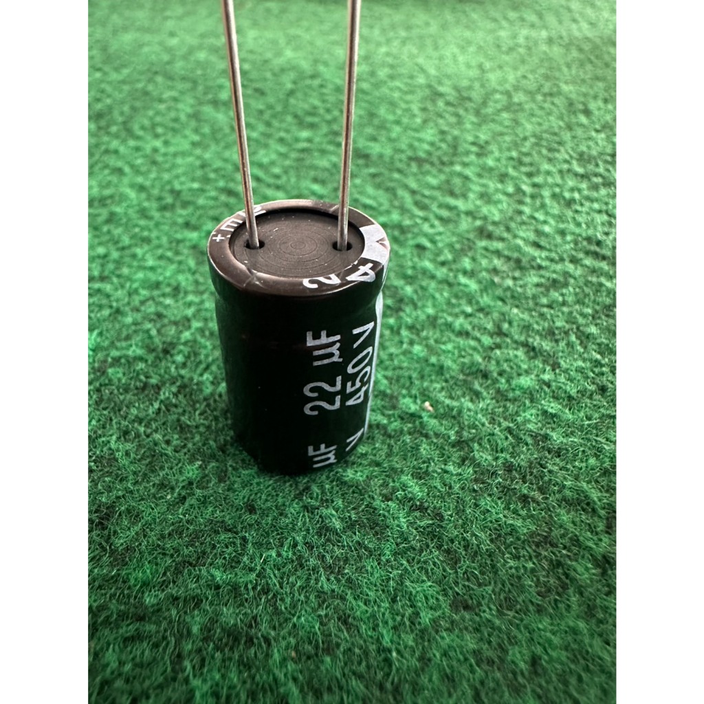capacitor 105 องศา C 22uF 450V ขนาด 16x25 mm  จำนวน 1 ตัว