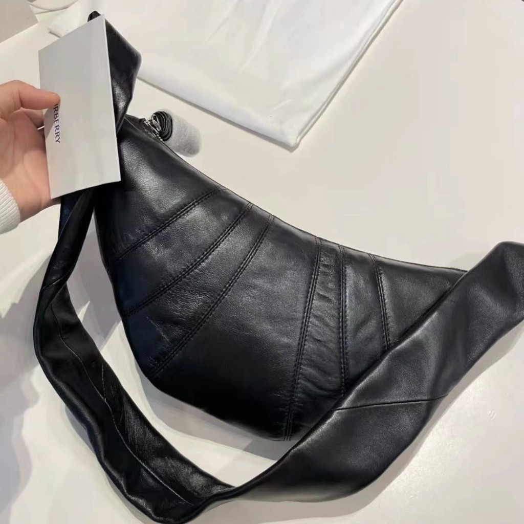 『CHICBAG』Lemaire Croissant Bag Messenger Bag ขนาดทรัมเป็ต ขนาดกลาง กระเป๋าสะพายเดี่ยว กระเป๋าถือ เกี๊ยวแพ็ค