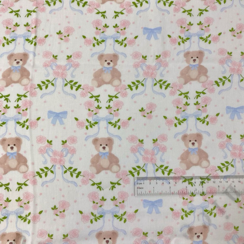 ผ้าคอตตอน 100% cotton poplin  ตัดขายเป็นเมตร หน้ากว้าง 145 เซนติเมตร ลาย bow tie bear