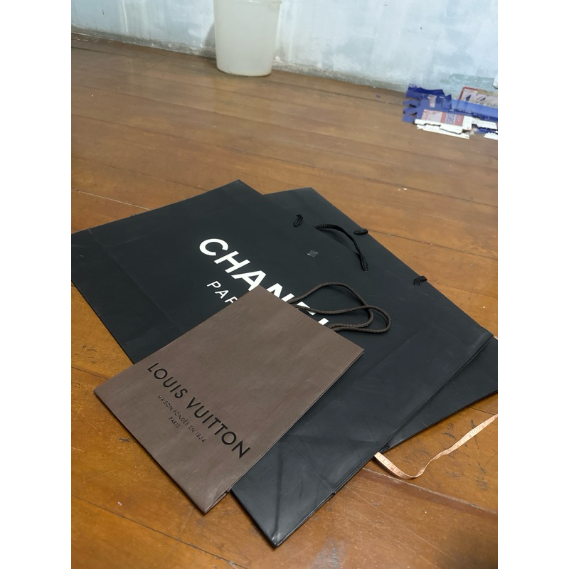 ถุงกระดาษ louis vuitton , chanel