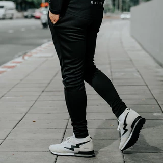 VOLT กางเกงขายาวผู้ชาย รุ่น NEUTRON 001 ESSENTIALS สีดำ ผ้ายืด ระบายอากาศ สำหรับเทรนนิ่งและออกกำลังกาย