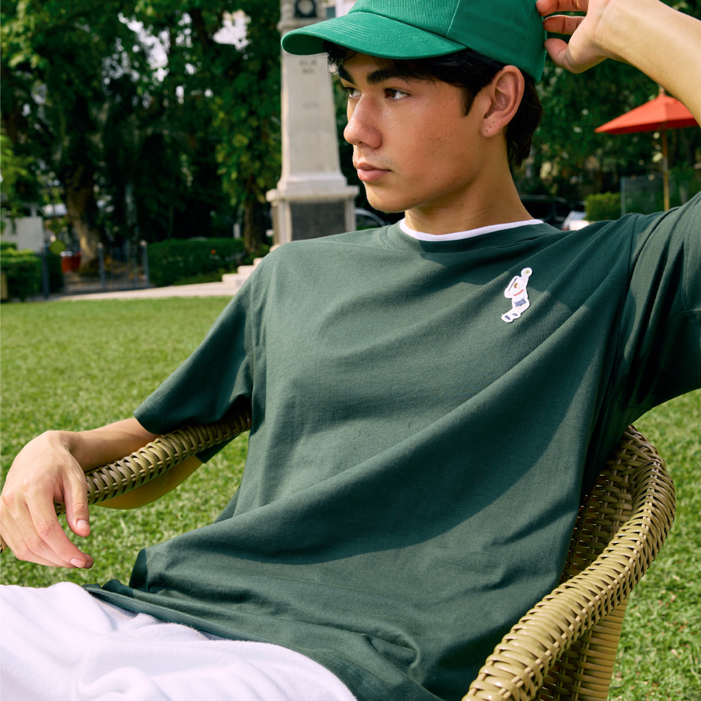 [MOO 4/25] Two-Tone Round T-Shirt เสื้อยืดคอกลม แขนสั้น คอเสื้อสองชั้น ตกแต่งดีเดลปักอาร์มลวดลาย Tennis