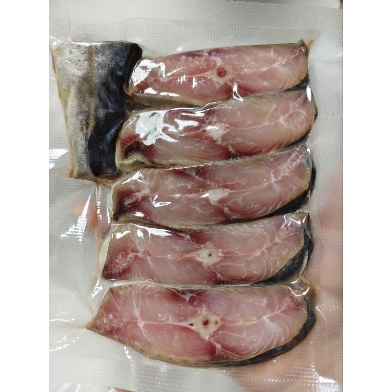 ปลาอินทรีย์เค็มหอม ชิ้นละ20 ซื้อ 5แถม1 ราคา95บาท ส่งตรงปรก สูตรเค็มน้อย