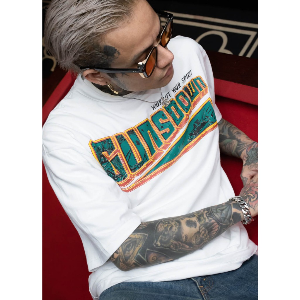 เสื้อยืดคอฟิตสีขาว GUNSDOWN® SUMMER SUICIDE SPACE | White T-Shirt