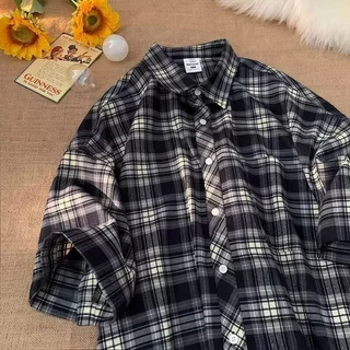 ONE-WE เสื้อเชิ้ตแขนสั้นลําลอง ทรงหลวม ลายสก๊อต แฟชั่นฤดูร้อน สไตล์ฮ่องกง สําหรับผู้ชาย