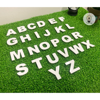 ตัวอักษรอะคริลิค ตัวพิมพ์ใหญ่ (สีขาว และ สีดำ) สูง 3 ซม.