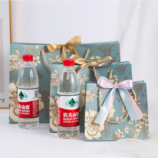 พร้อมส่ง ถุงพรีเมี่ยม Best Wishes ถุงกระดาษ ขายเป็นใบ หูหิ้วเชือก งานพิมพ์เรียบลาย3มิติ ถุงของขวัญ