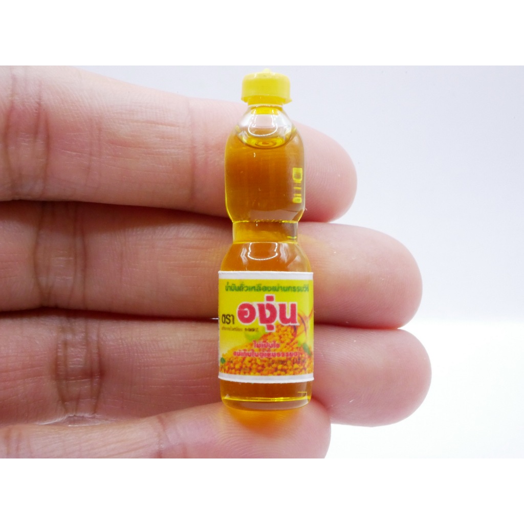 โมเดล ขวดน้ำมันพืชจิ๋ว สูง 4 ซม. ด้านในมีน้ำจริง ขวดทำจากแก้ว น้ำมันพืช น้ำมันพืชจิ๋ว ของจิ๋ว ของตกแต่ง