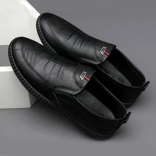 Kicks คอลเลคชั่นใหม่ของทางร้าน รองเท้าคัทชูแฟชั่นสำหรับผู้ชาย รุ่นนี้งานดีมาก ใส่ง่ายใส่ได้ทุกโอกาส มี 2 สีน้าา