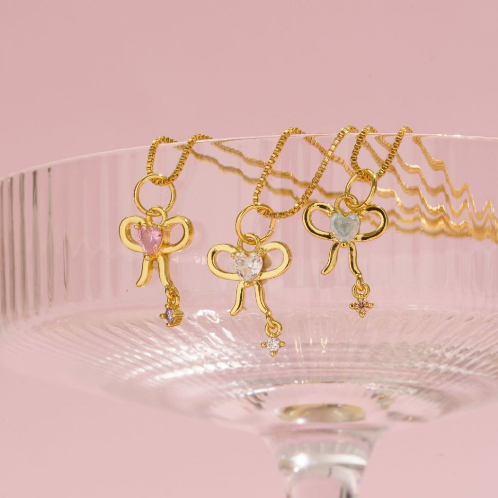Petite Ribbon Necklace สร้อยคอรูปโบว์ประดับเพทาย