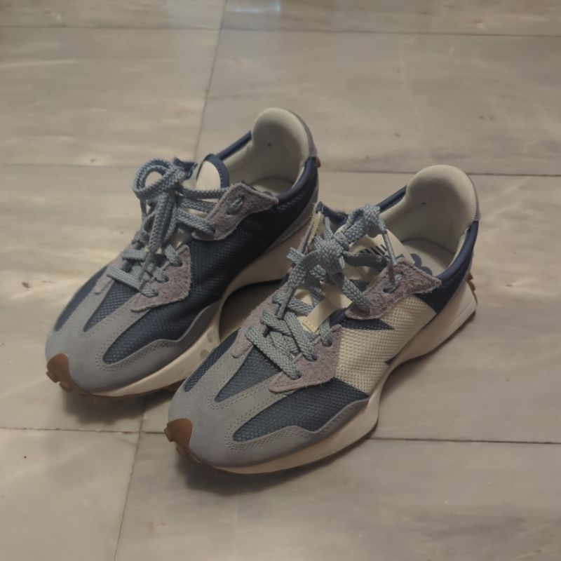 New Balance 327 สีฟ้า ไซส์ 39.5 ของแท้มือสอง พร้อมกล่อง
