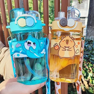กระติกน้ำเด็ก ความจุ 520ml BPA Free หลอดคู่ ขวดน้ำพลาสติก ลายการ์ตูน หลอดดูดและยกดื่มได้ สำหรับเด็ก แถมสายสะพาย