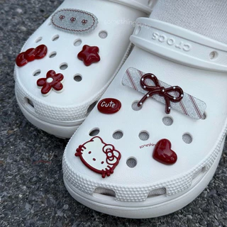 ส่งจากไทย 🍒💫 ตัวติดรองเท้ากิ๊ฟคิตตี้โทนแดงเชอร์รี่ เซต 8 ชิ้น