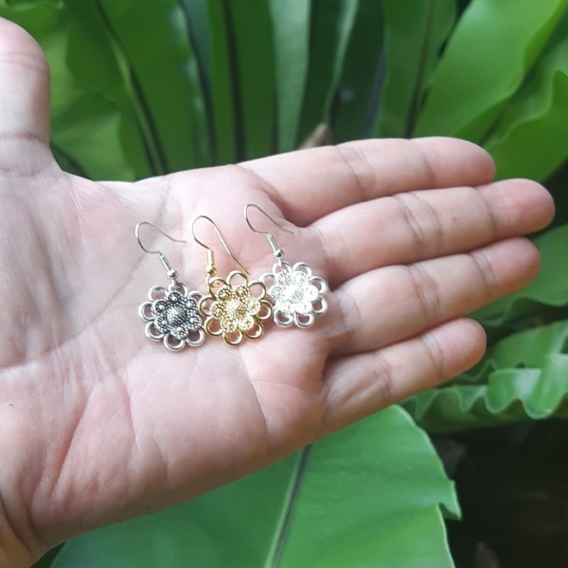 ต่างหูล้านนาสวยงาม มี3สีให้เลือก 1)สีเงินรมดำ 2)สีทอง 3)สีเงินขาว ต่างหูน่ารัก น้ำหนักเบา ใส่สบาย เครื่องประดับ ต่างหู - รูปที่ 4