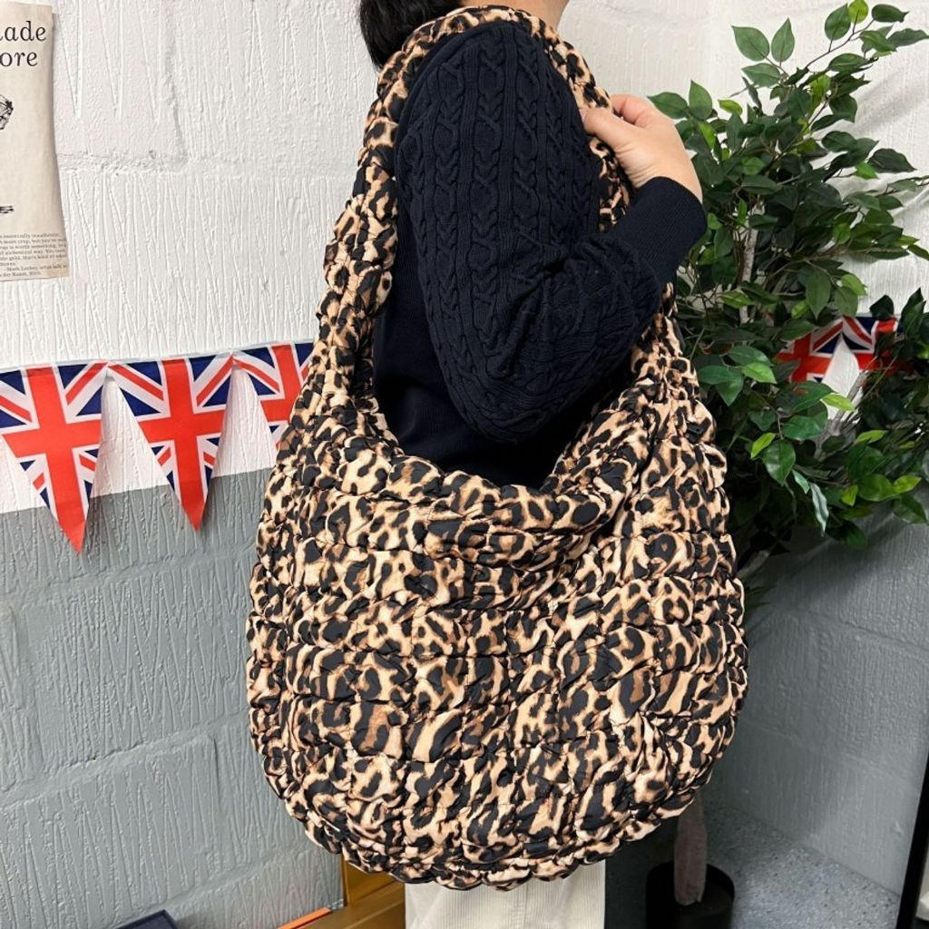 พร้อมส่ง * กระเป๋า COS Oversized Quilted Bag สี leopard ของแท้ 100%