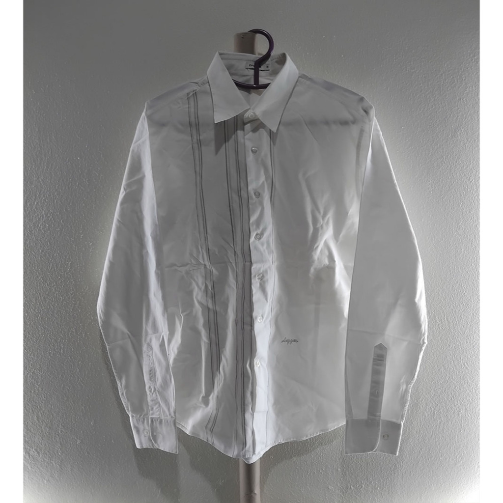 เสื้อเชิ๊ต Dapper สีขาวลายดำน้ำตาล (มือสองสภาพ 80 %) (M) (คอเหลือง)