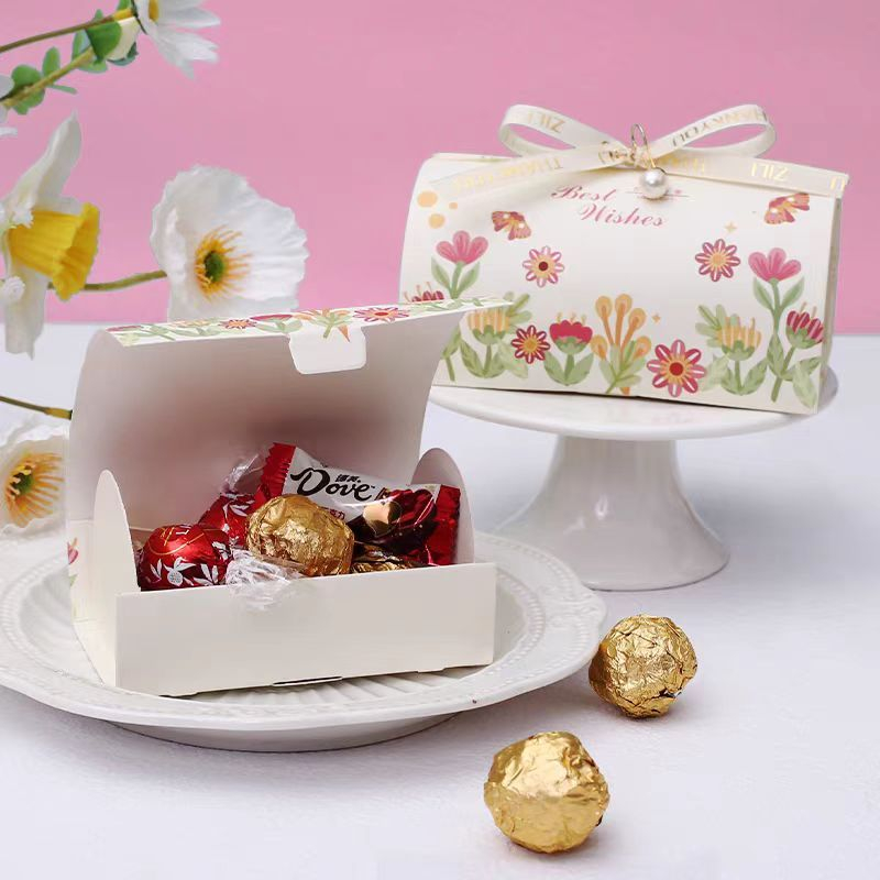 ส่งทันที..กล่องขนม ช็อกโกแลตเฟอร์เร่โร กล่องของขวัญดอกไม้สีครีม SWEET GIFT