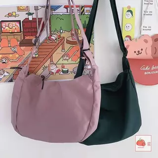 ส่งด่วน GUCSELECTED(B1832) กระเป๋าสะพายข้าง สีพื้น ผ้าไนล่อน สไตล์เกาหลีสีดำ(ไม่มีที่ห้อยแถม)